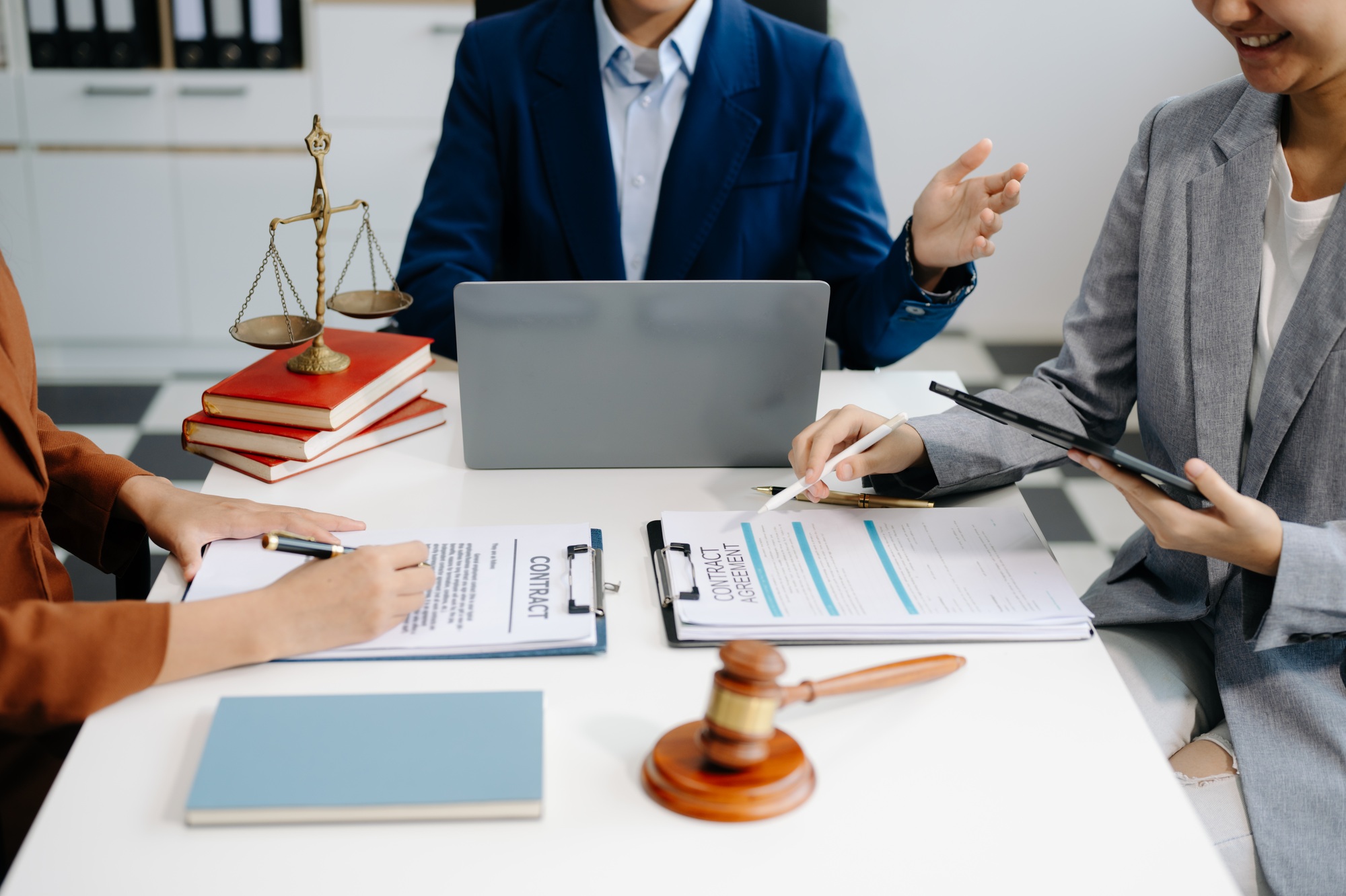 Business law concept, Lawyer business lawyers are consulting lawyers for women entrepreneurs